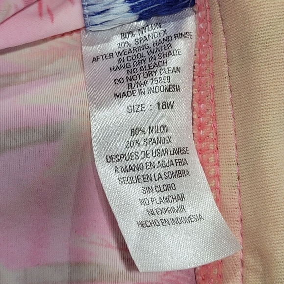 16W Tropical Swim Suit Top with Built in Bra - Picture 5 of 6